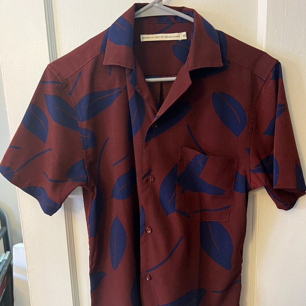 Shades of Grey by Micah Cohen purple camp collar button down with leaf print XS